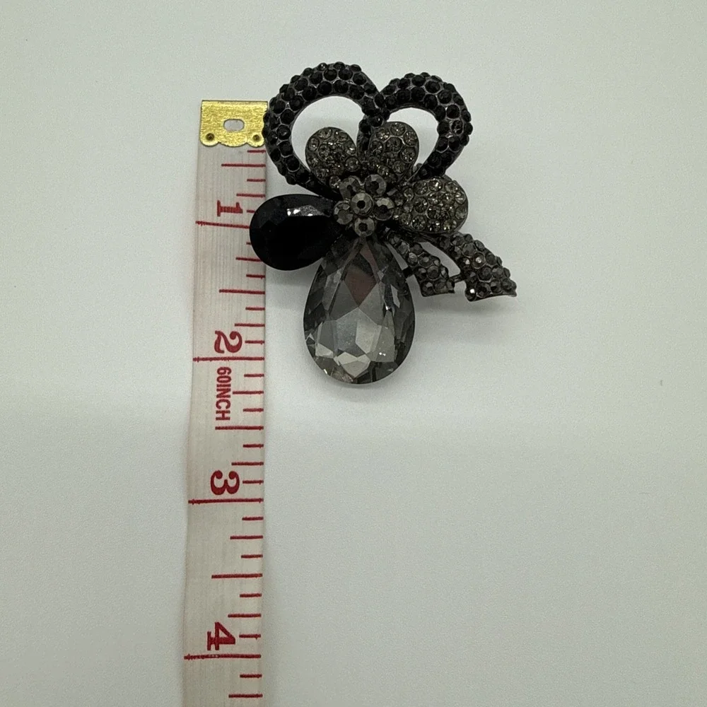 Vintage Cocktail Ring Oversized Floral Rhinestones Gunmetal Tone‎ Stretchy Band
